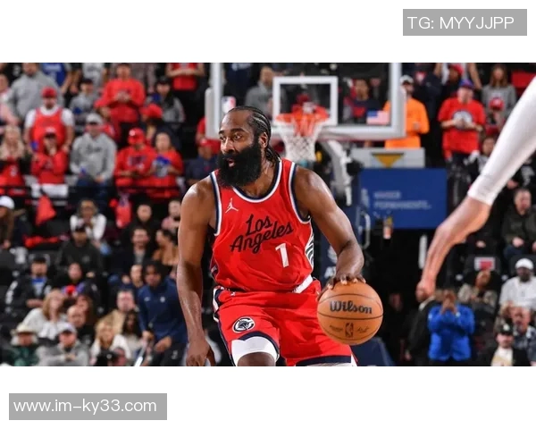 年度争议判罚回顾哈登绝杀遭漏判老詹被扑倒KD关键时刻叫暂停引发热议